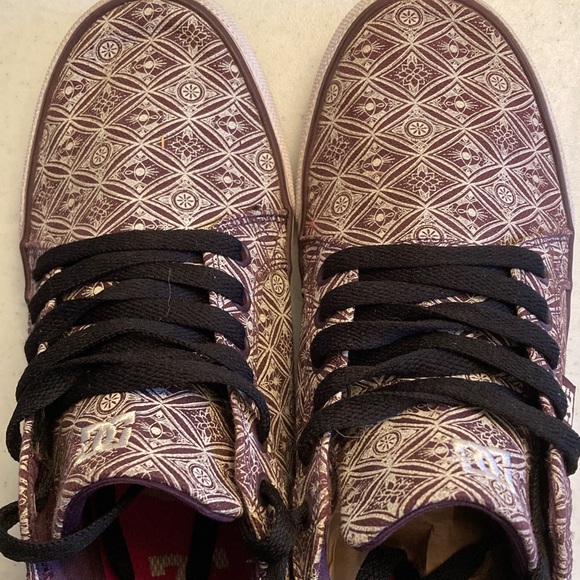 DC Burgundy & Cream Pattern Sneakers with Black Laces - Picture 3 of 8